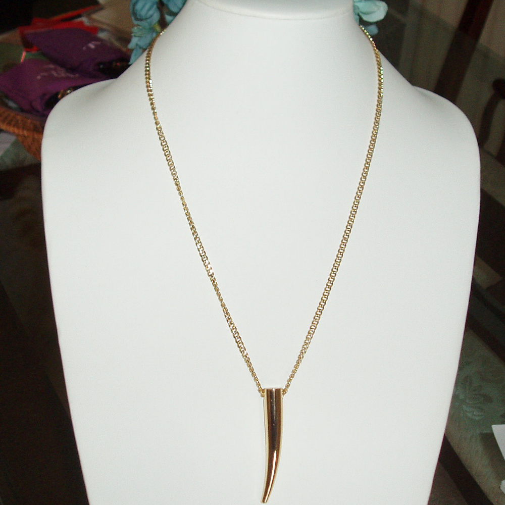 Gold horn necklace
